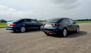 Mazda 3 Fastback vs VW JEtta