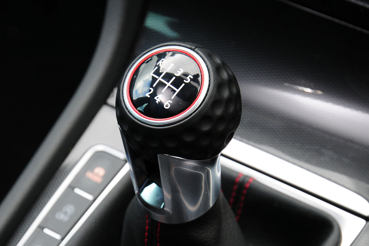 Volkswagen Golf GTI dials golfball gearknob