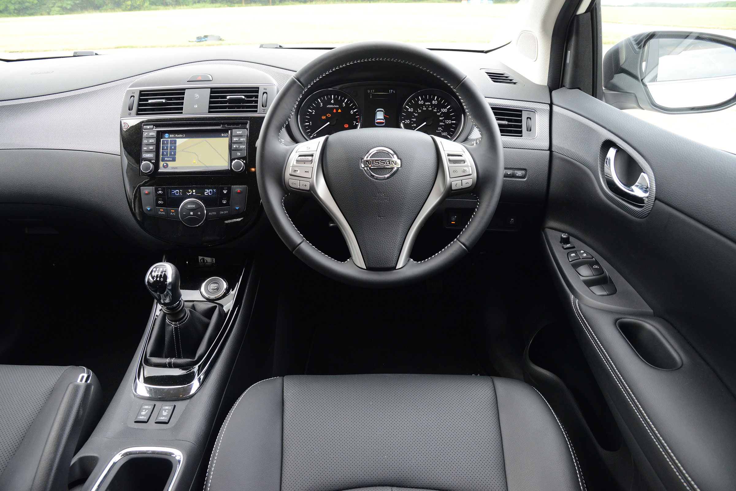 Nissan Pulsar - interior