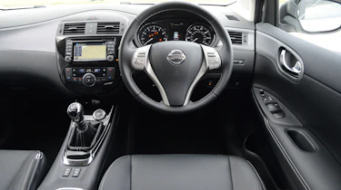 Nissan Pulsar - interior