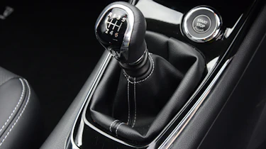 Nissan Pulsar - gearlever