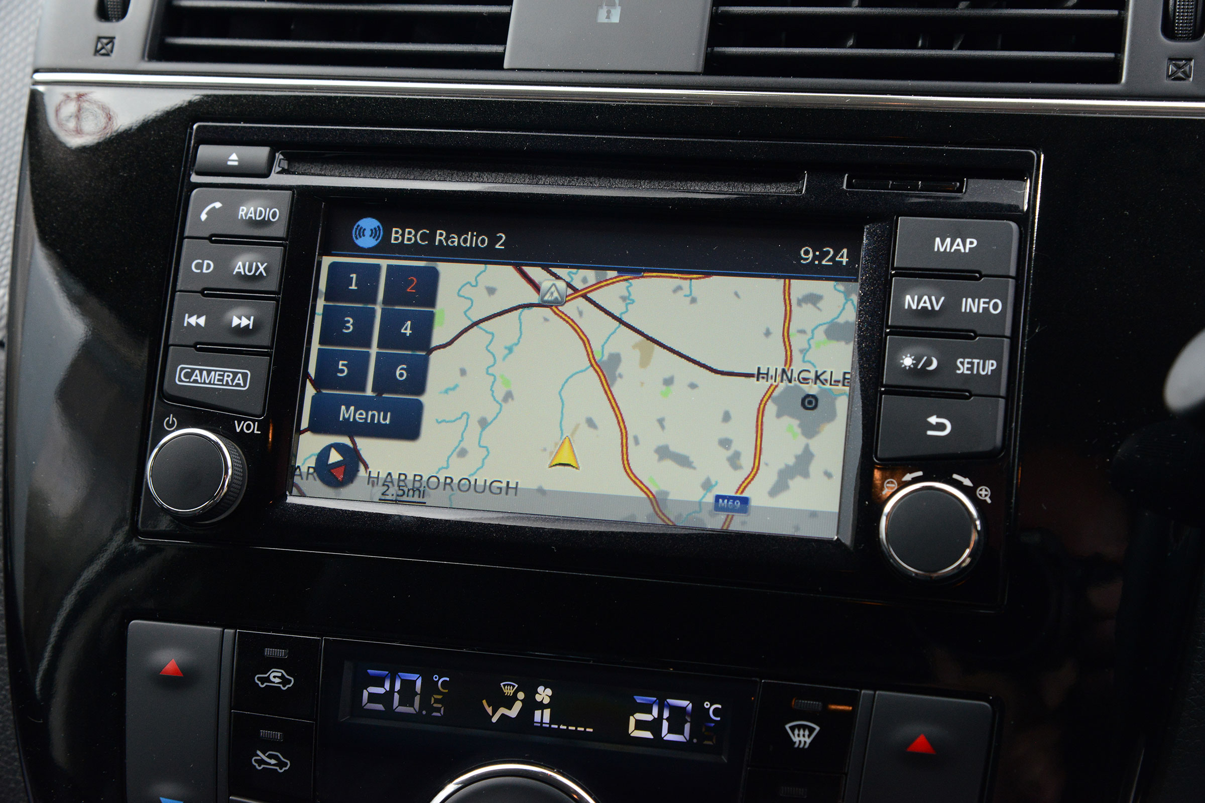 Nissan Pulsar - sat-nav