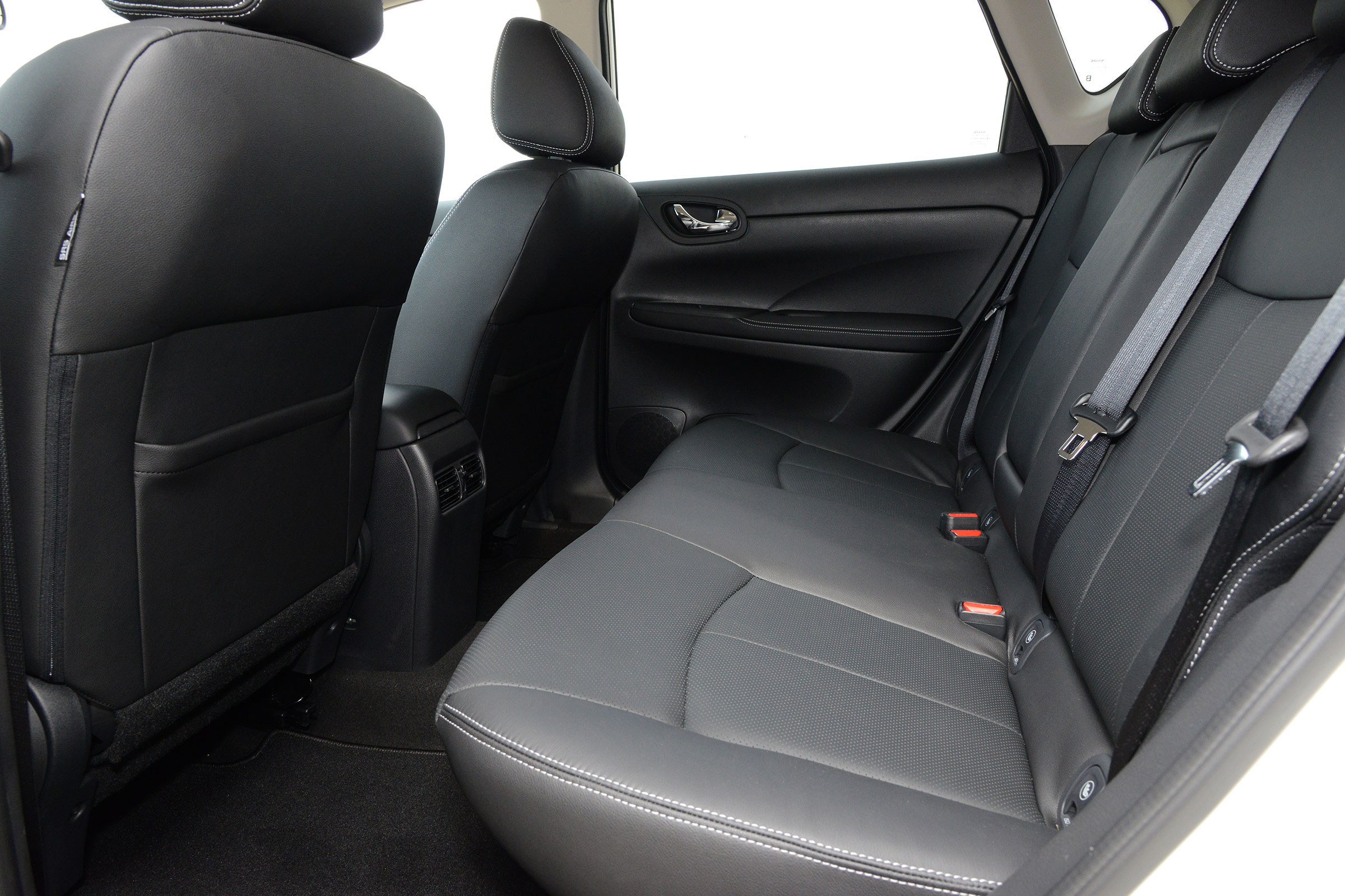 Nissan Pulsar - rear seats