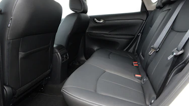 Nissan Pulsar - rear seats