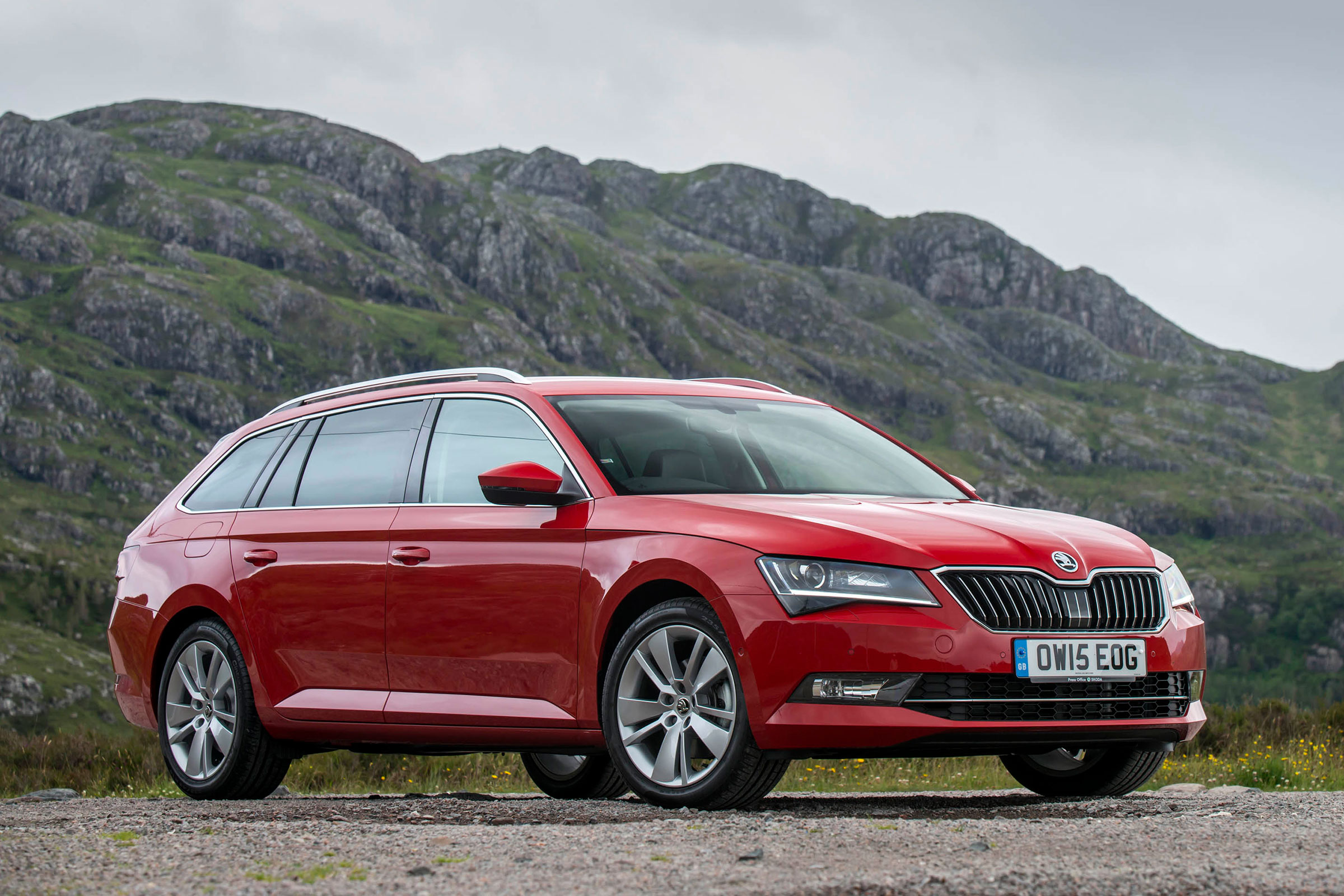 Skoda Superb Estate - front static