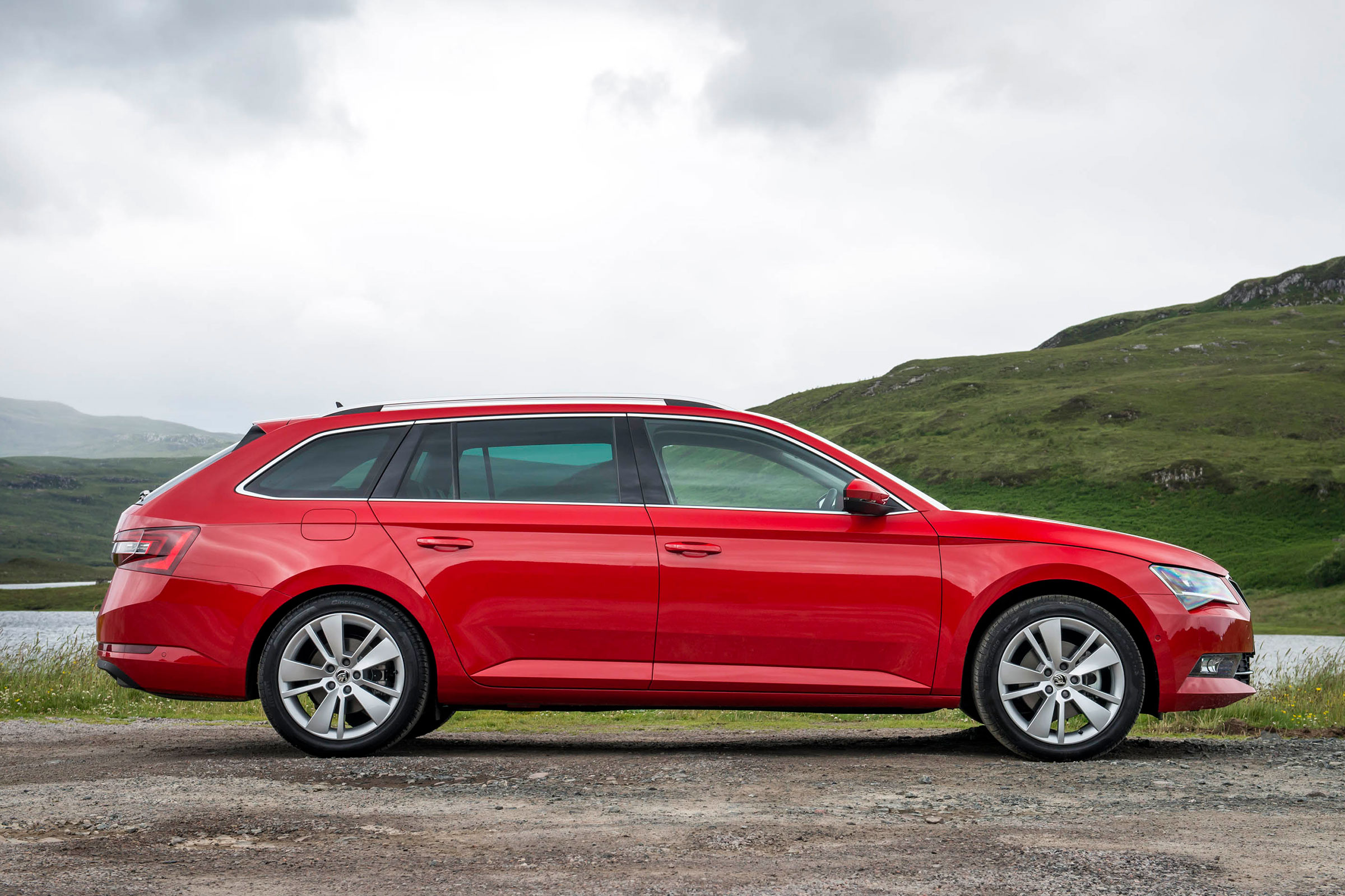 Skoda Superb Estate - side