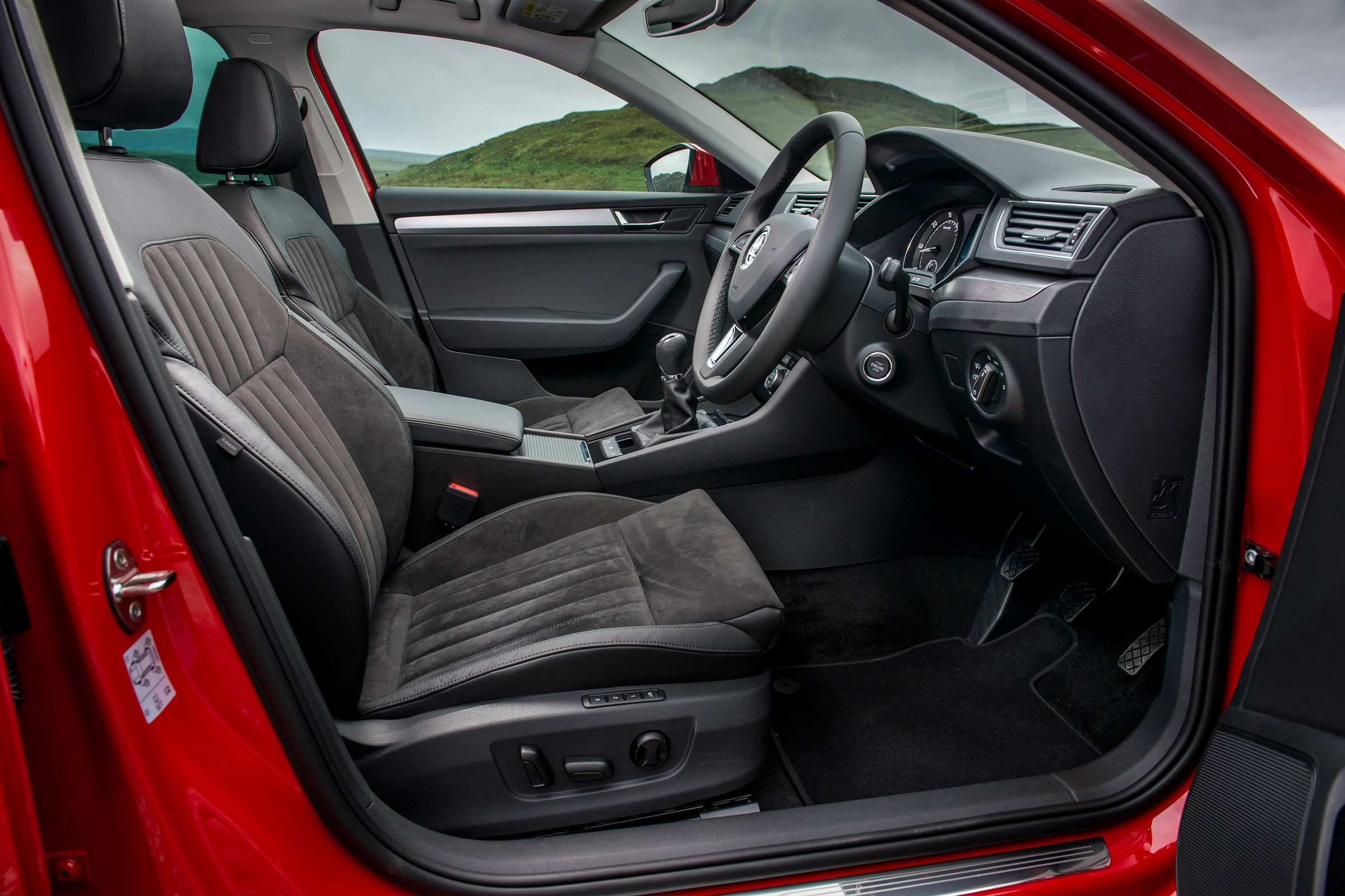 Skoda Superb Estate - front seats