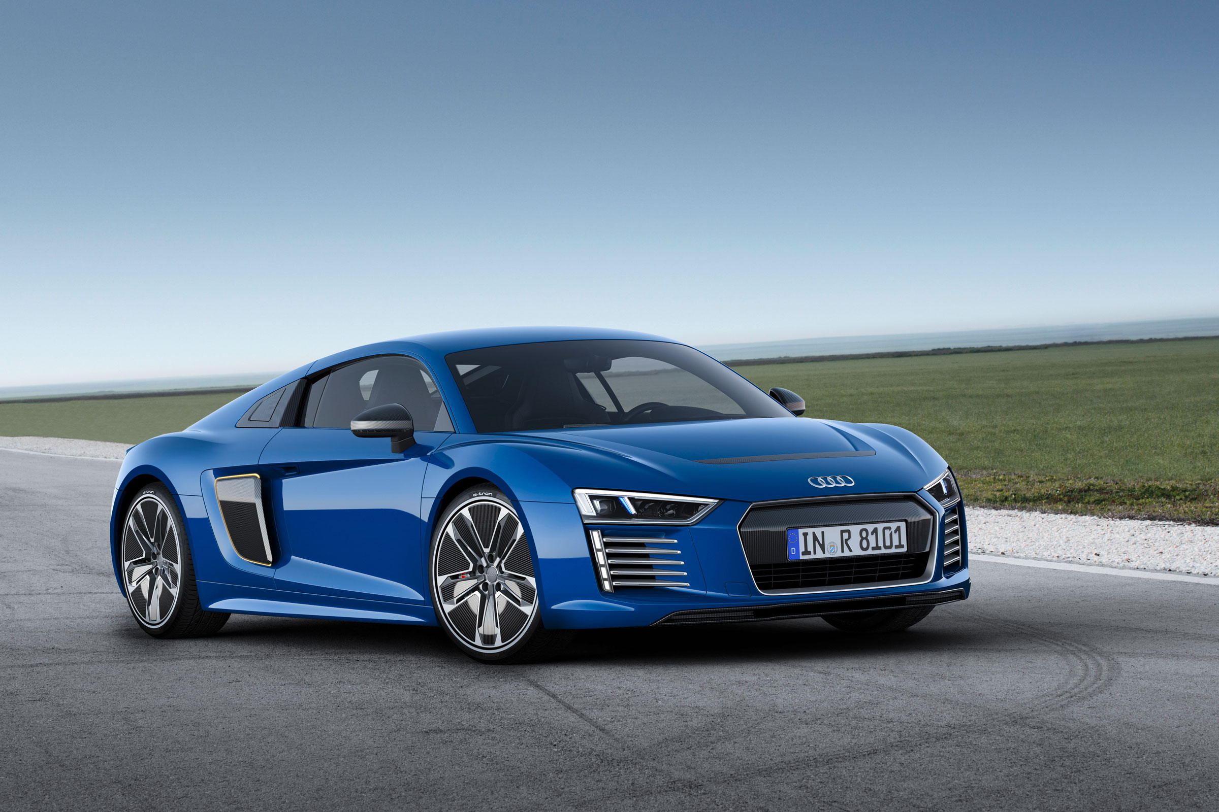 Audi R8 e-tron 2015 - front