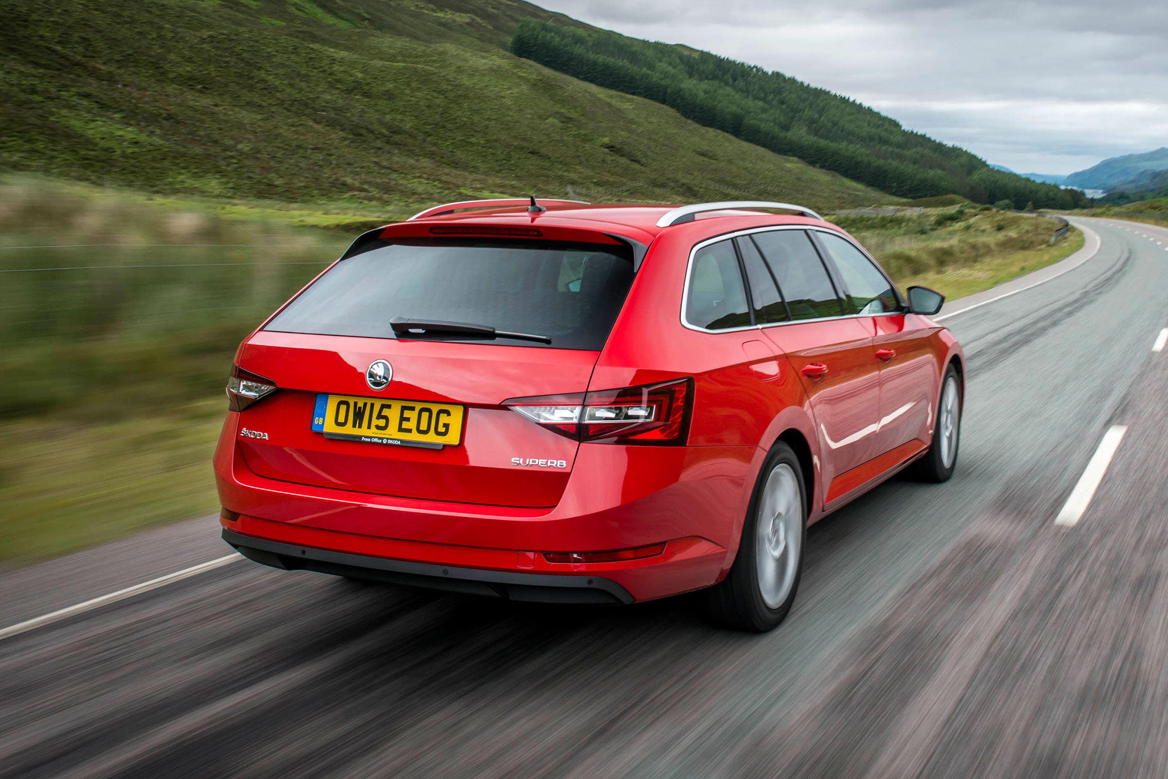 Skoda Superb Estate - rear tracking