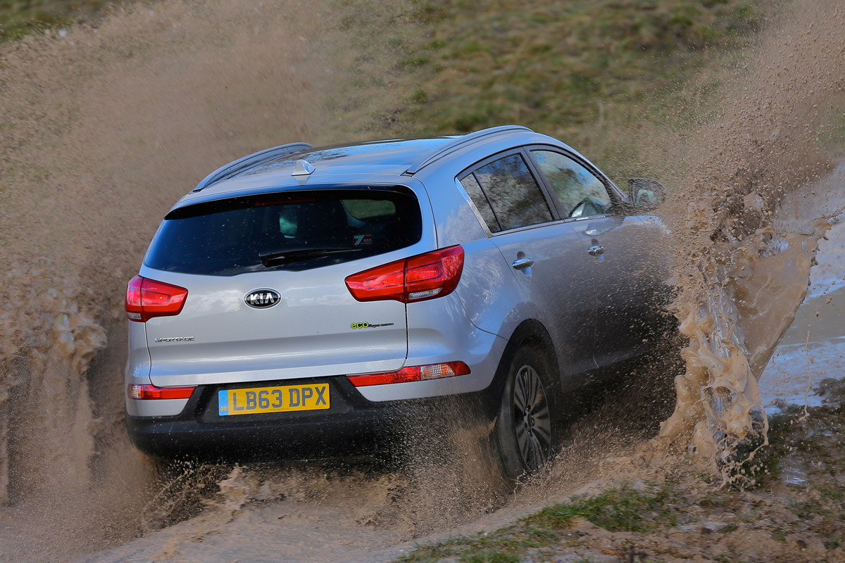 Kia Sportage 1.7 CRDi rear off-road
