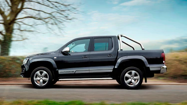 VW Amarok Ultimate 2015 side