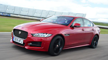 Jaguar XE - action