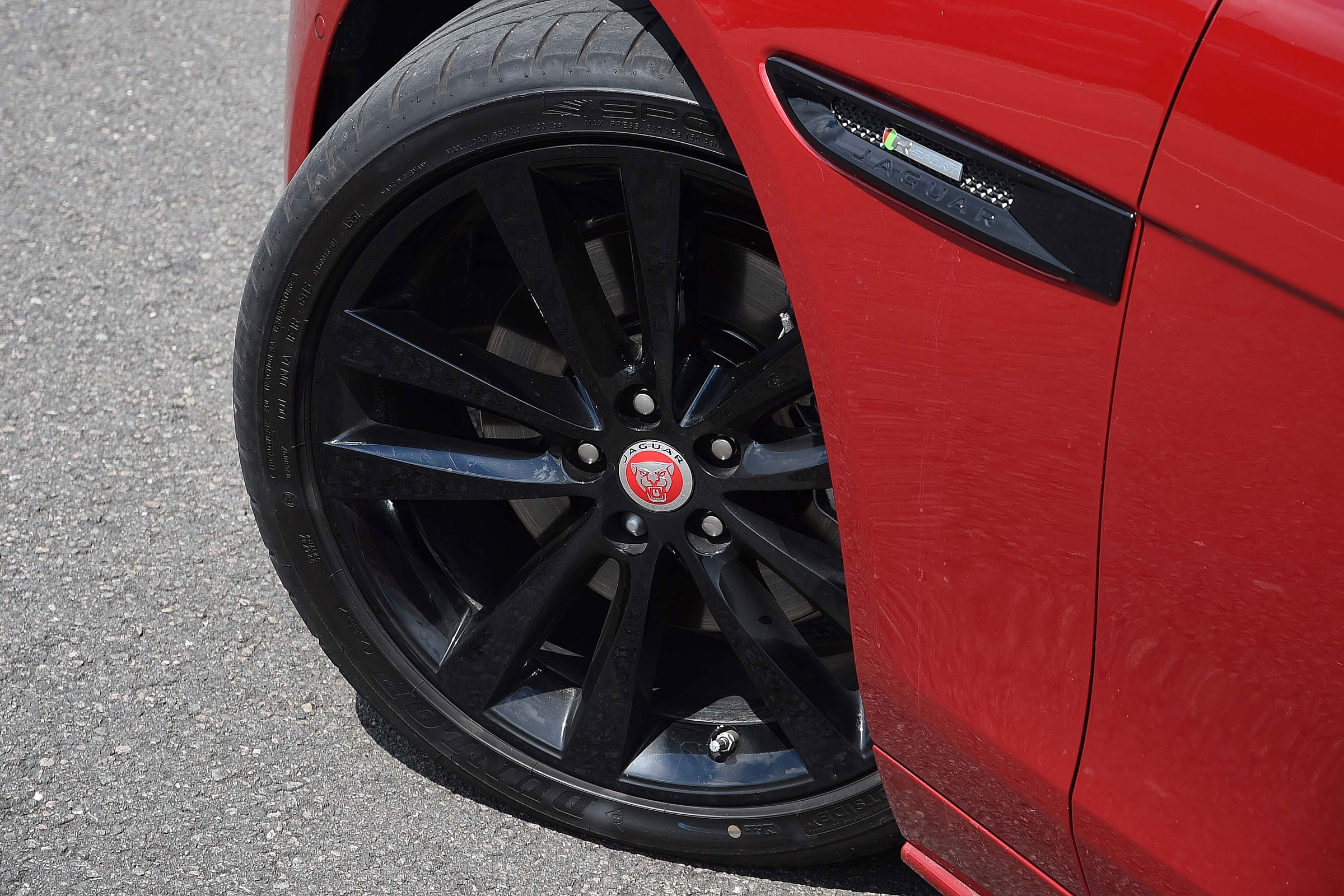 Jaguar XE - wheel