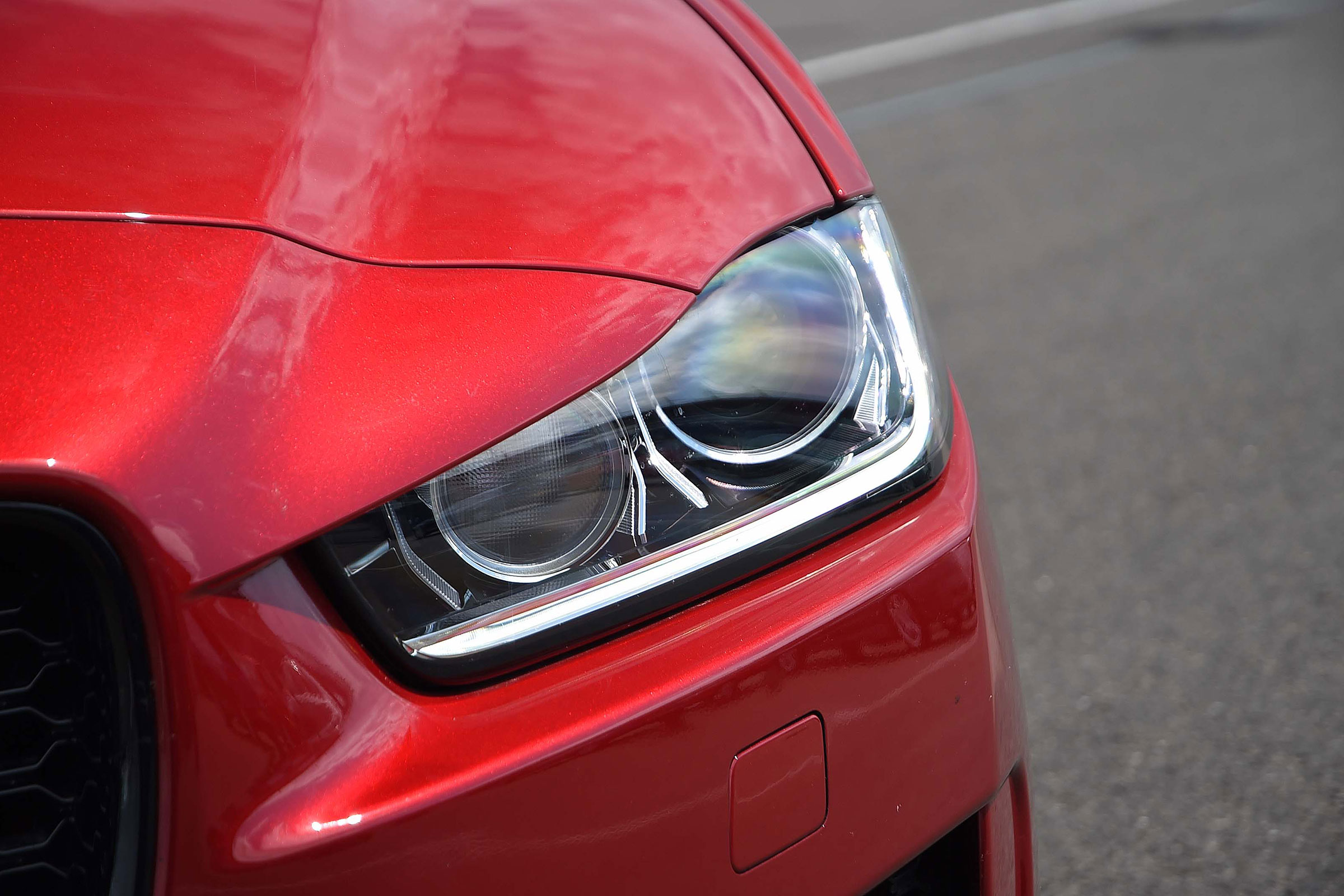 Jaguar XE - front light