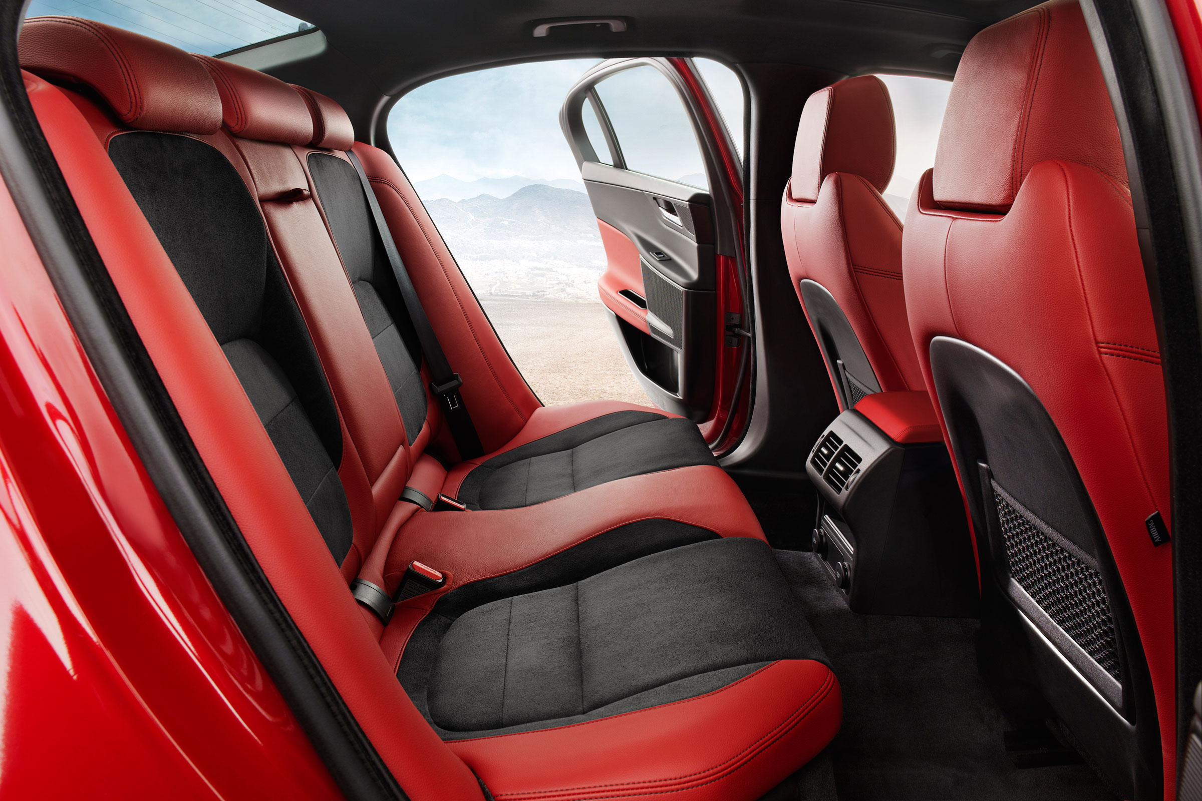 Jaguar XE - rear seats