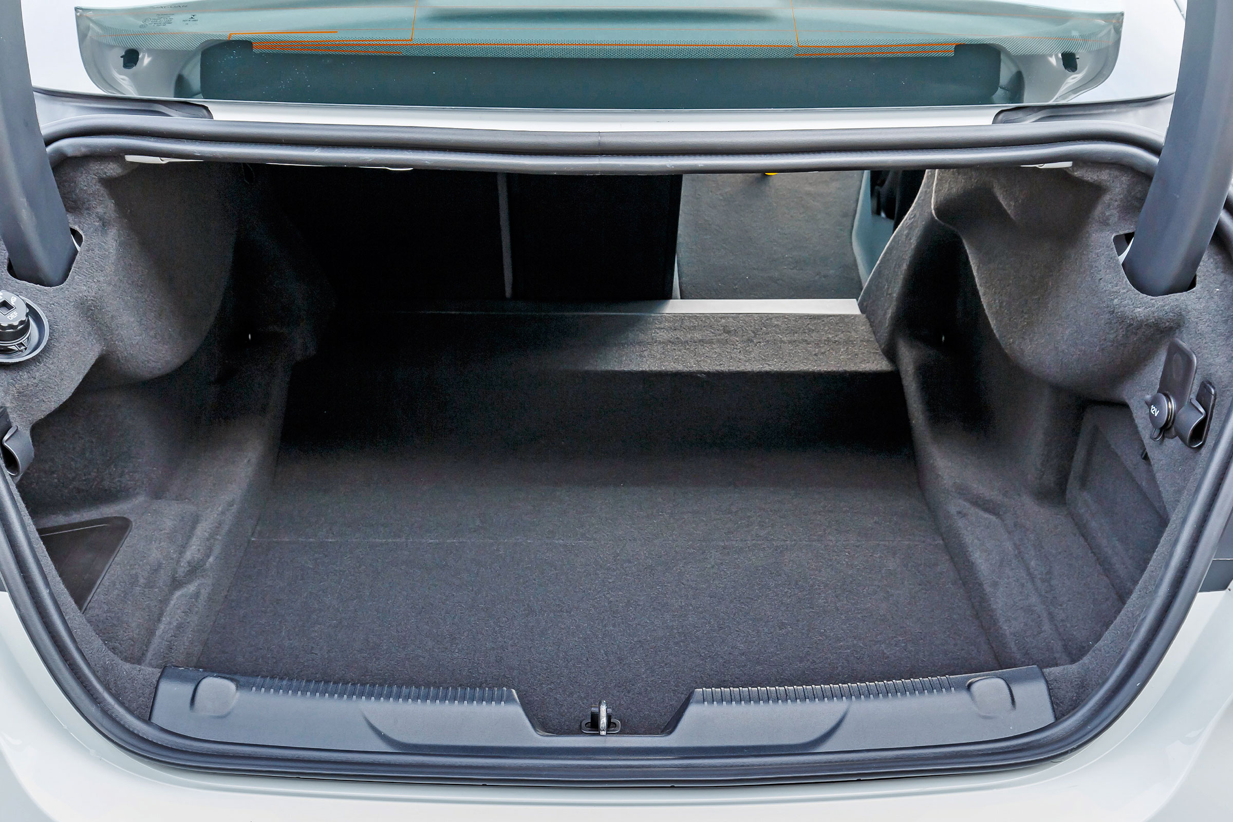 Jaguar XE - boot