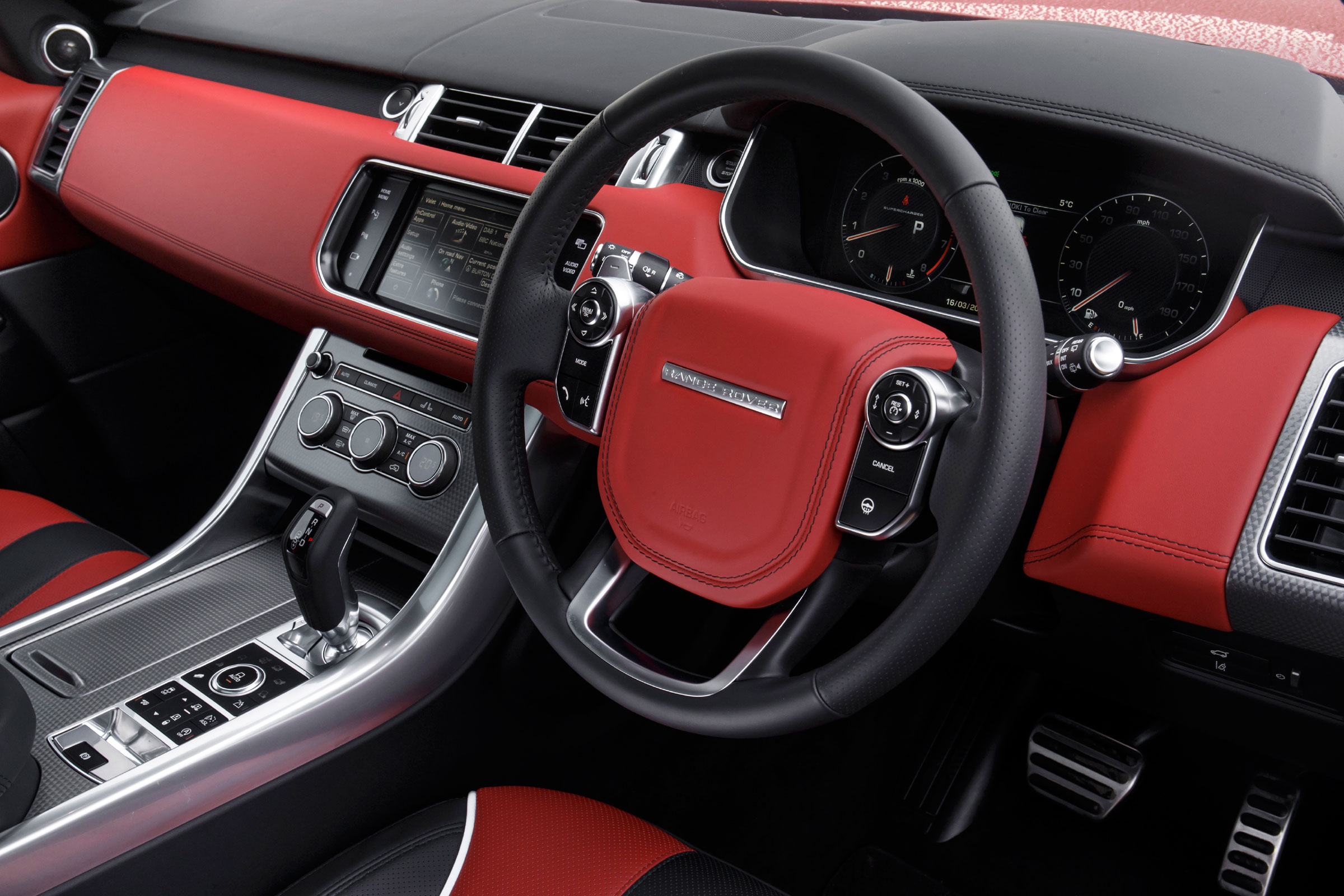 Range Rover Sport SVR - steering wheel