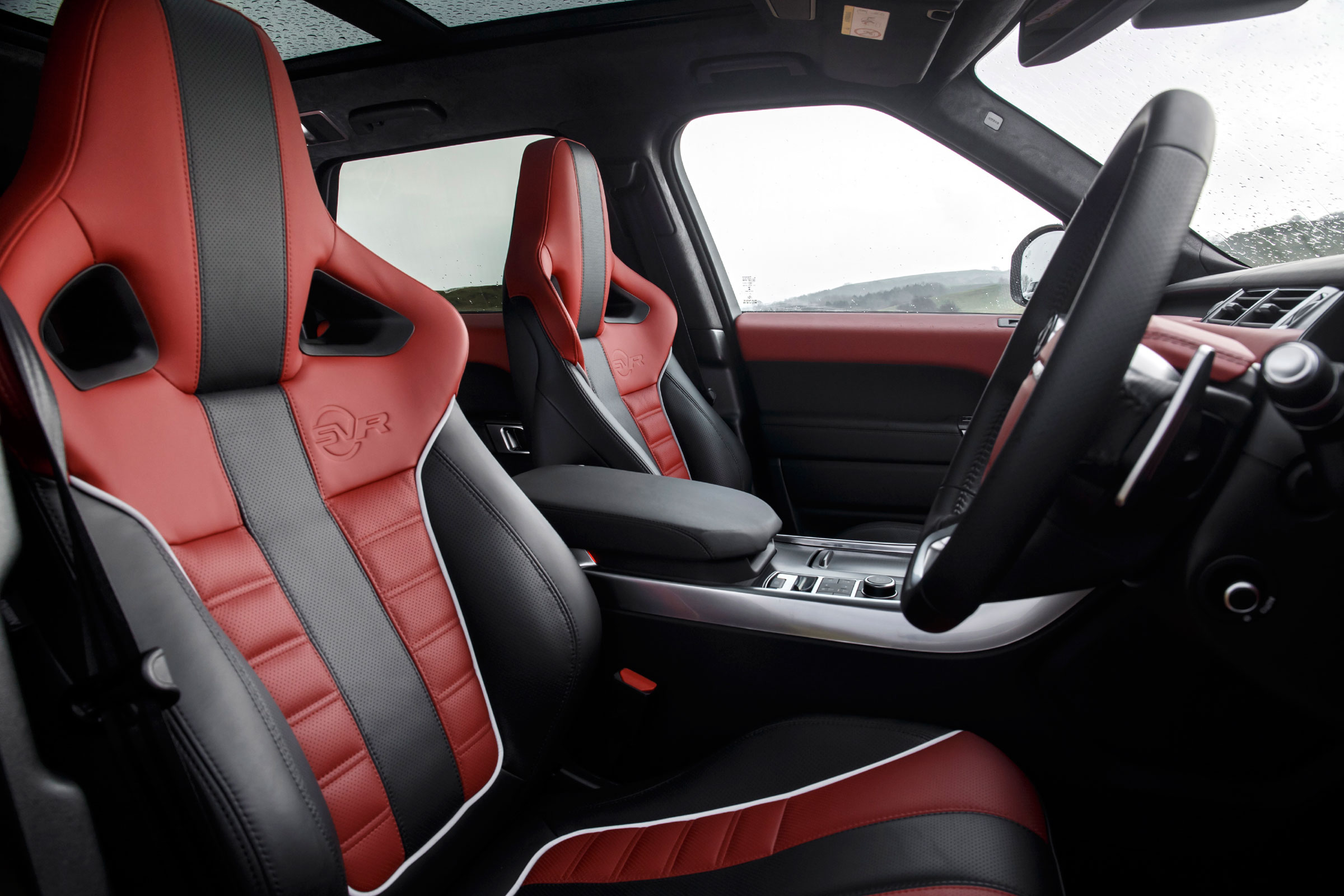 Range Rover Sport SVR - front seats