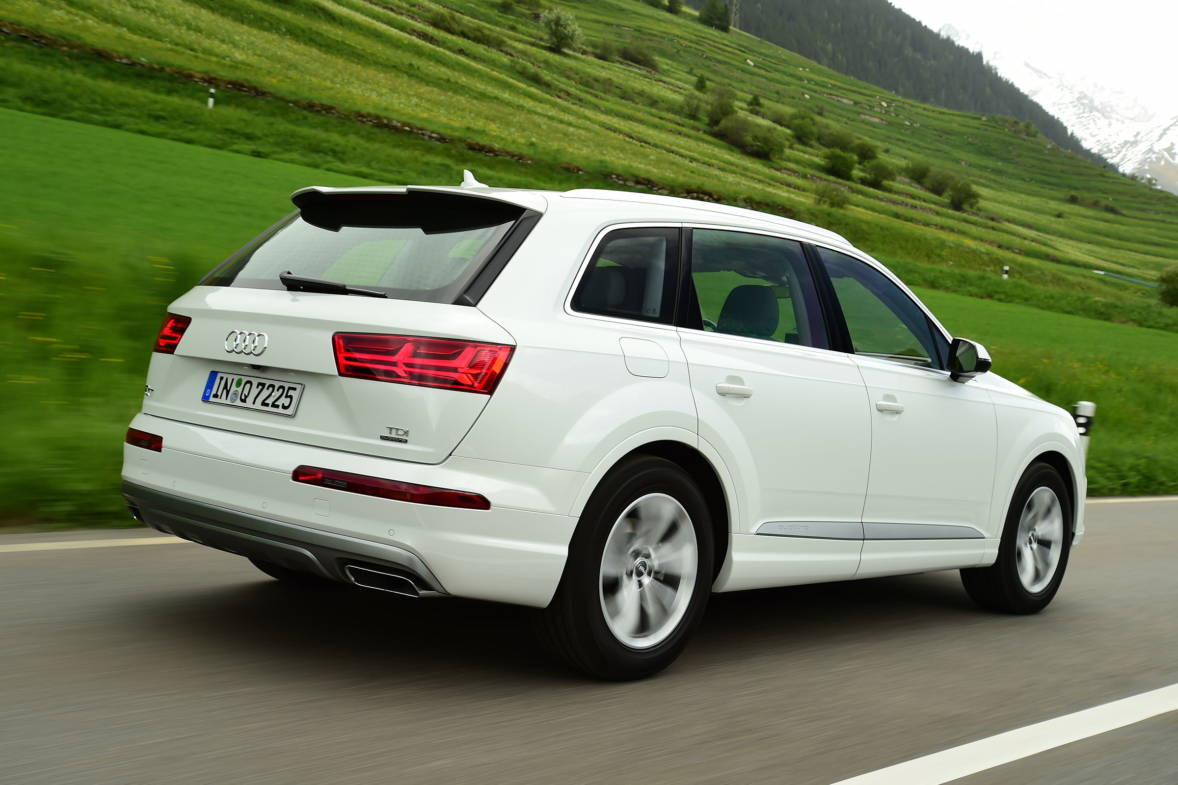 Audi Q7 - rear tracking