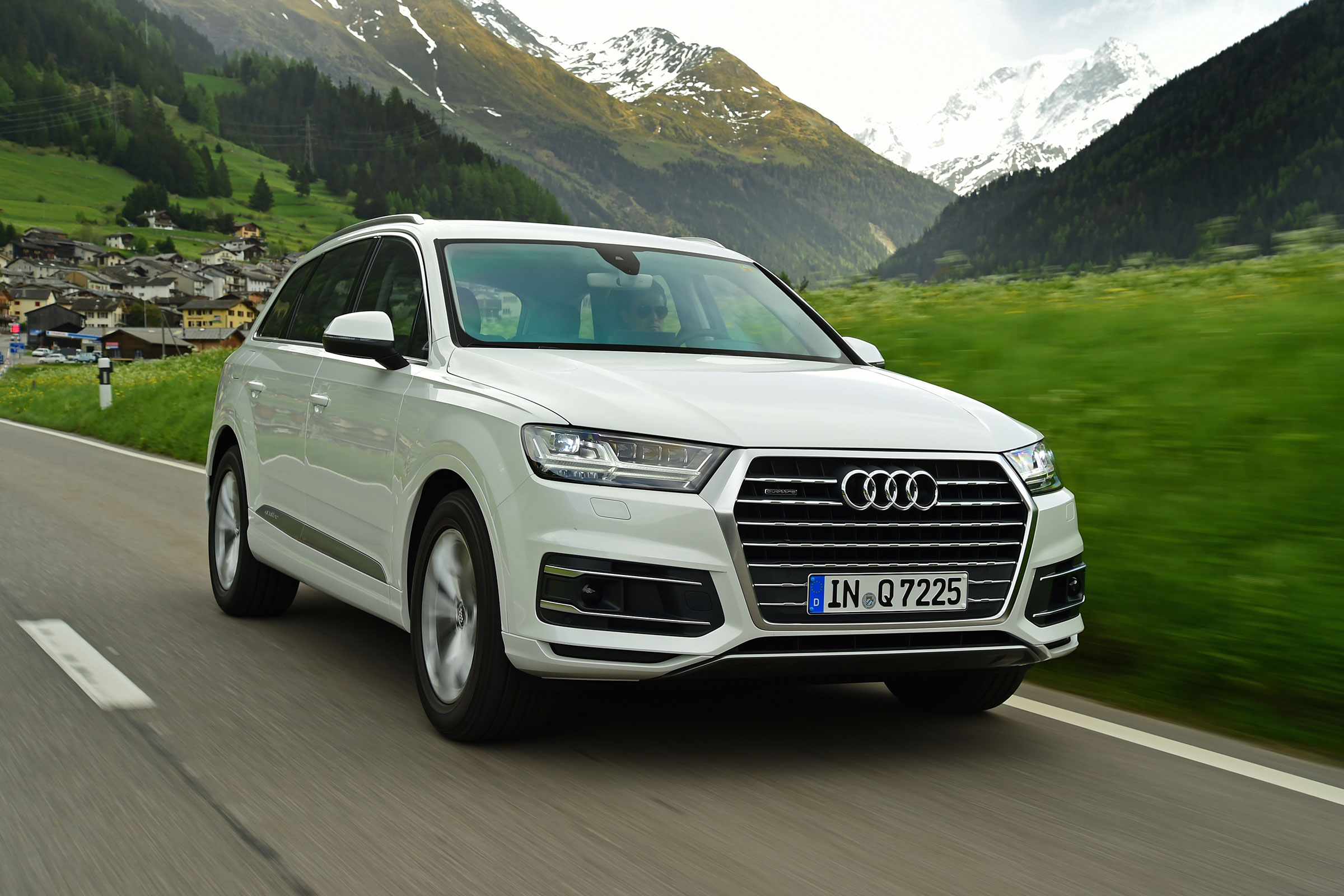 Audi Q7 - front tracking