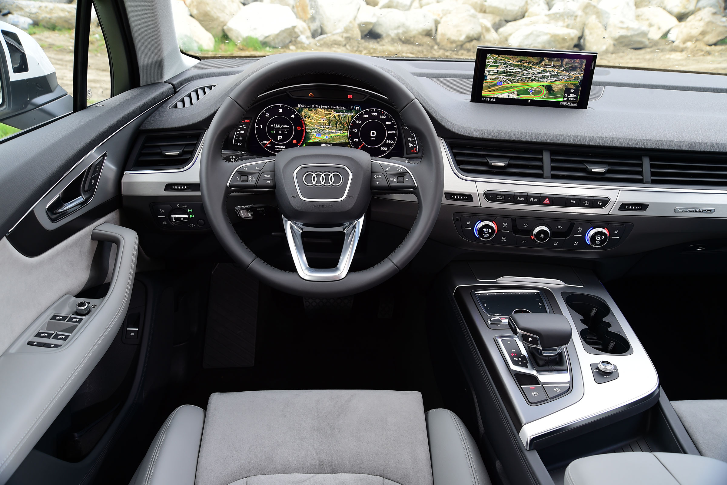 Audi Q7 - interior