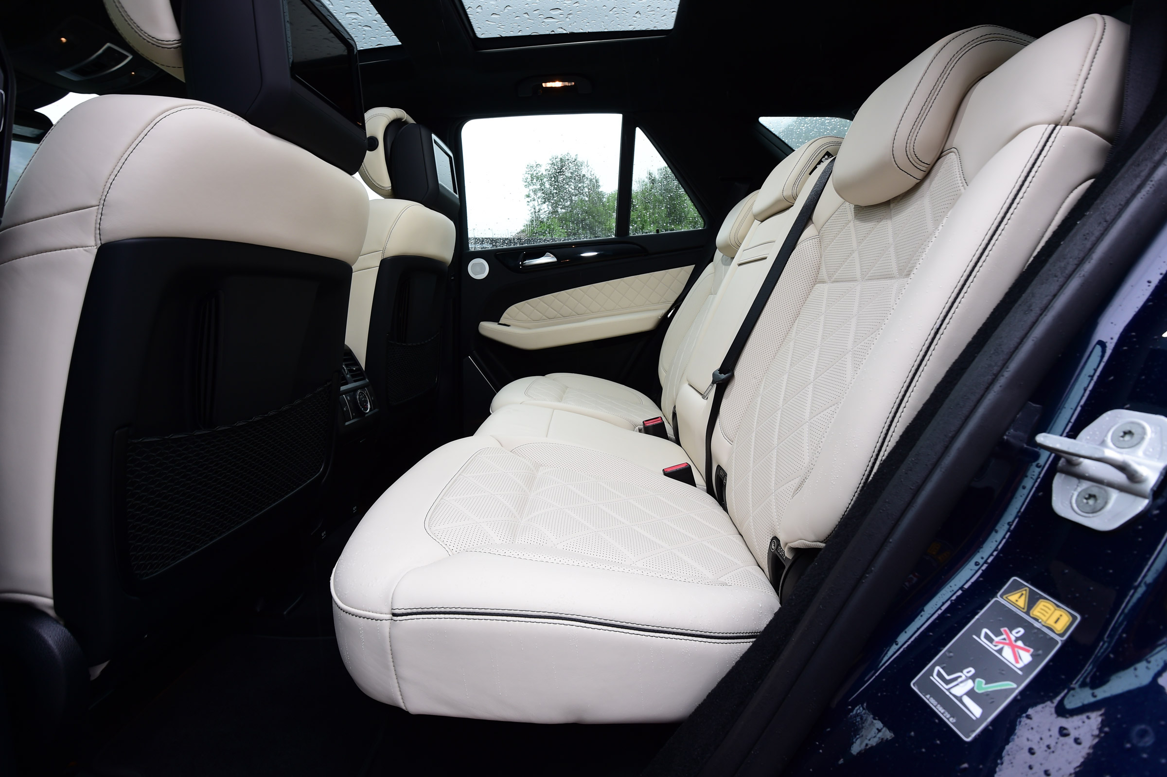 Mercedes GLE 2015 rear seats