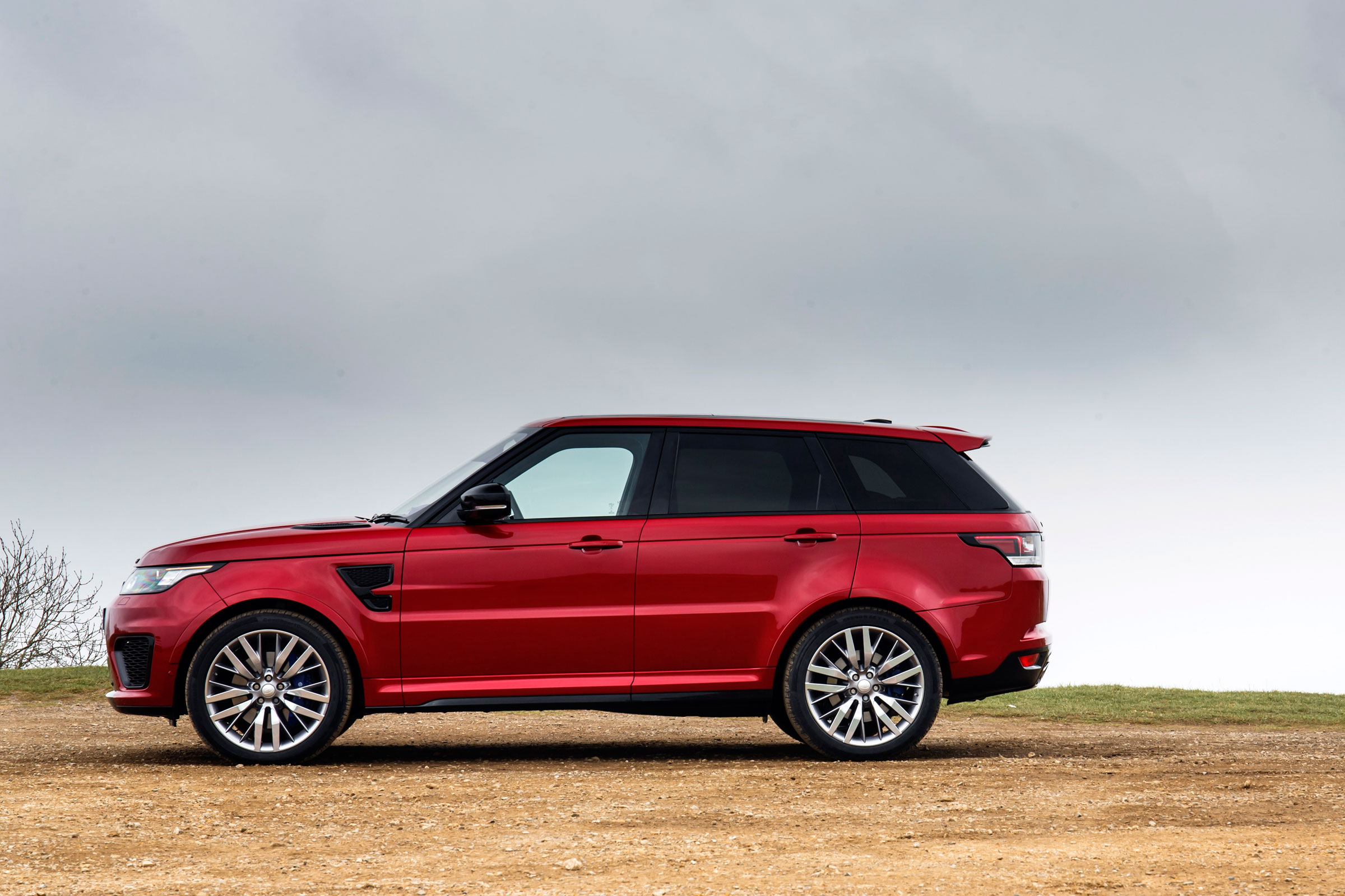 Range Rover Sport SVR - side static