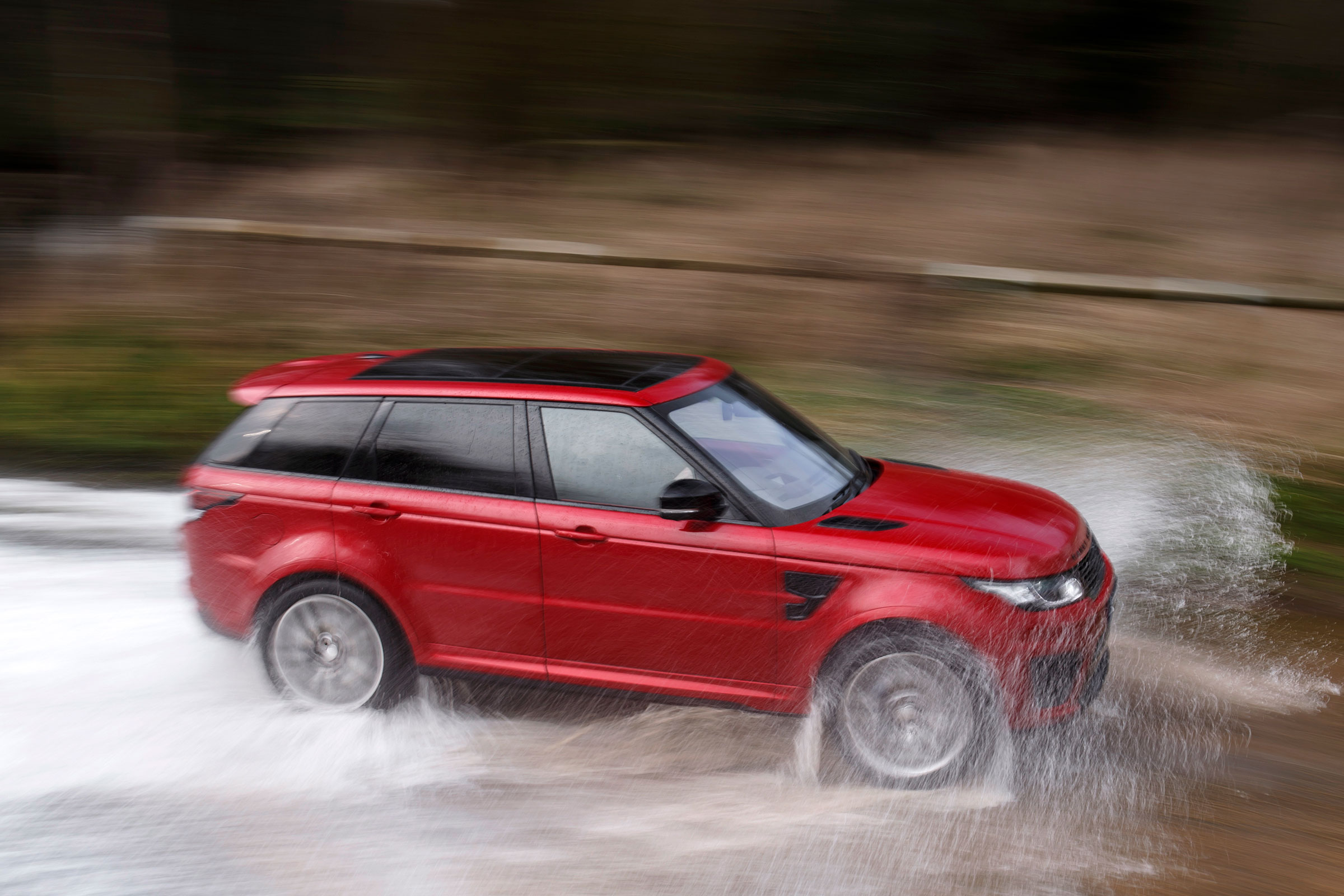 Range Rover Sport SVR - splash