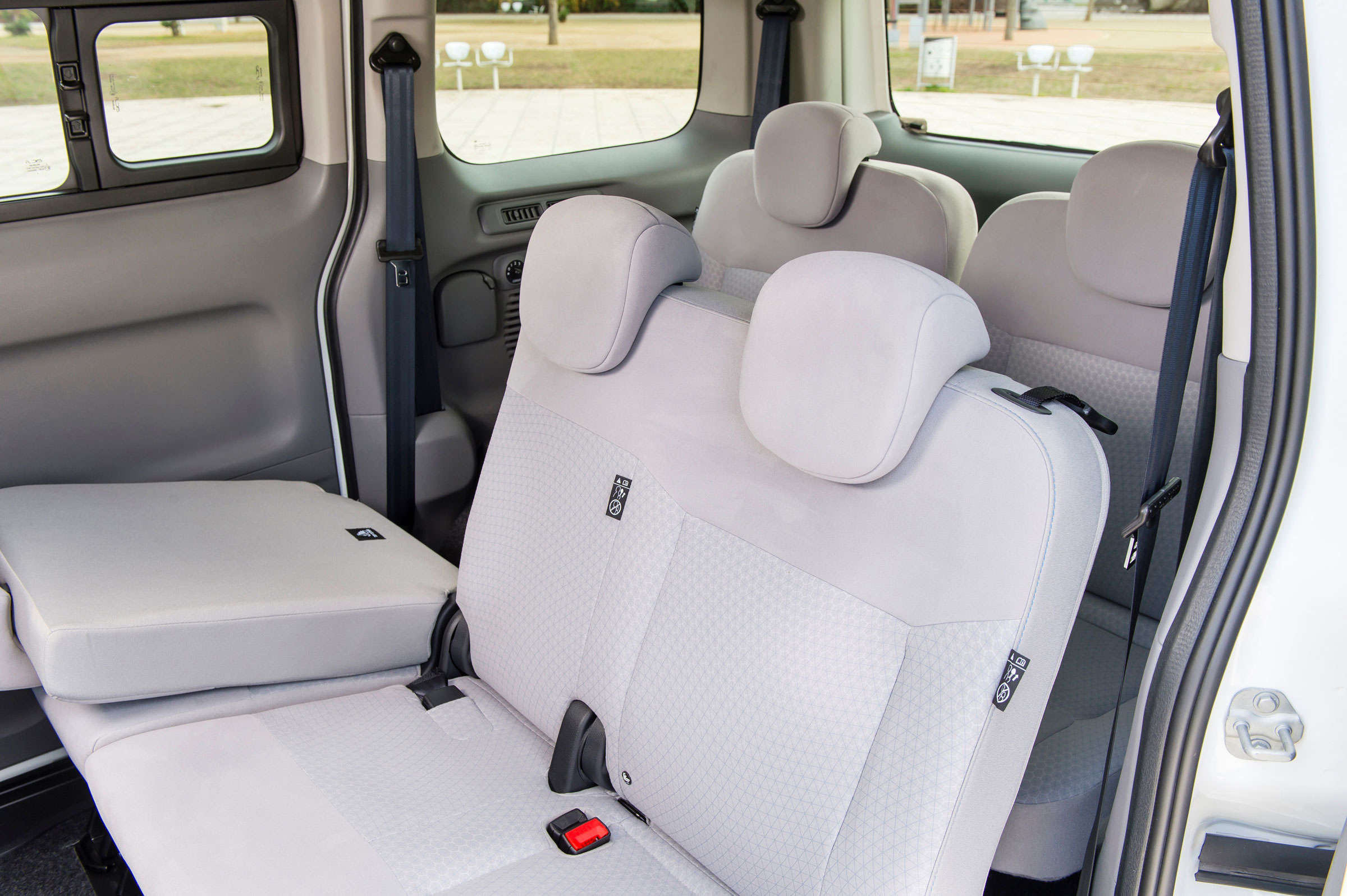 Nissan e-NV200 seats