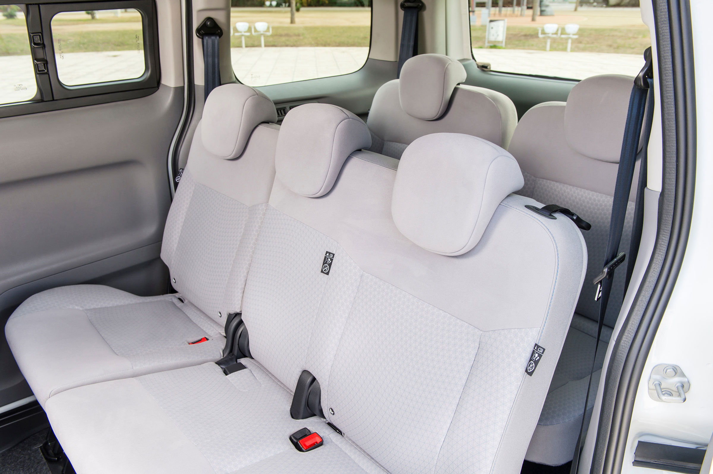 Nissan e-NV200 seats 2
