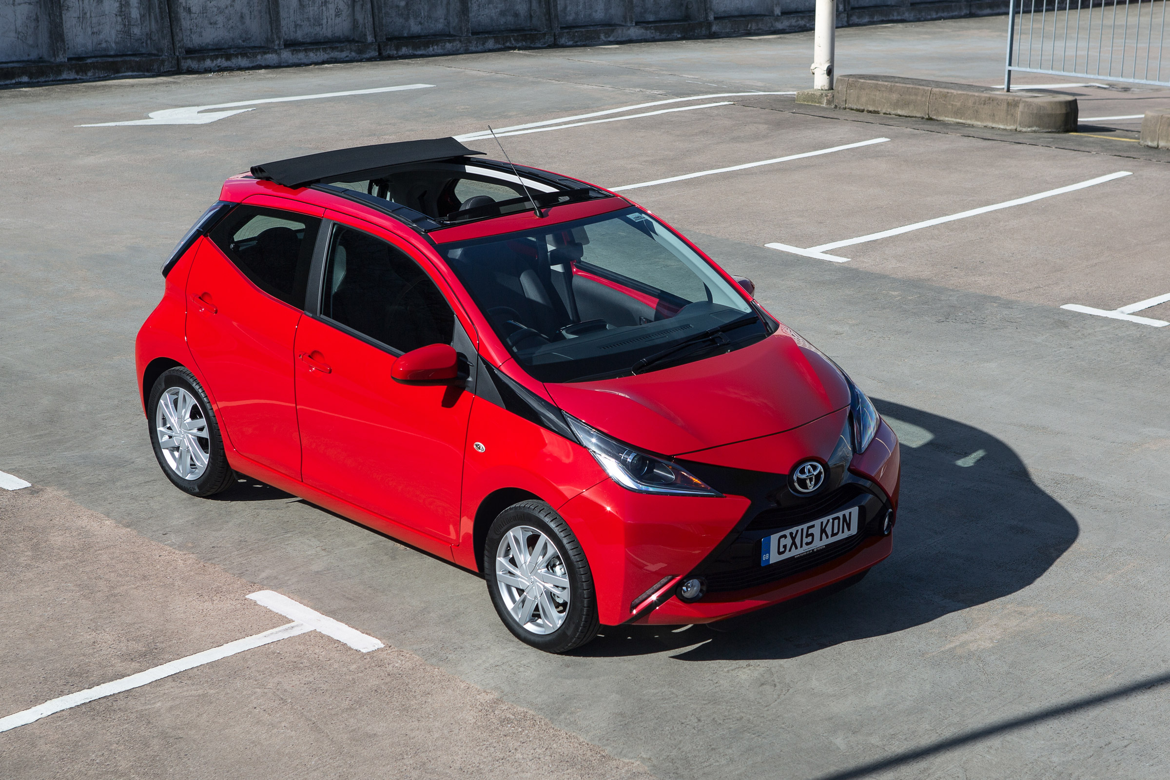 Toyota Aygo X-pression X-Wave front