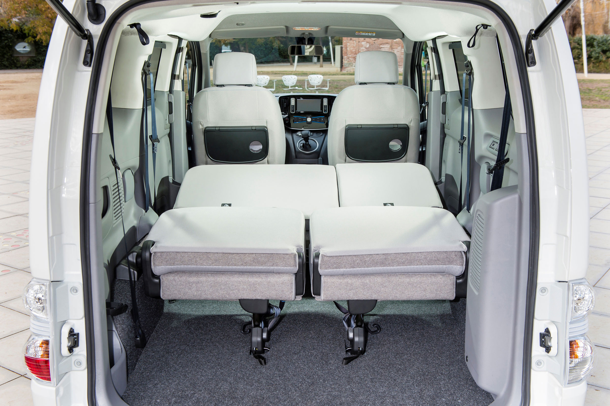 Nissan e-NV200 boot 2