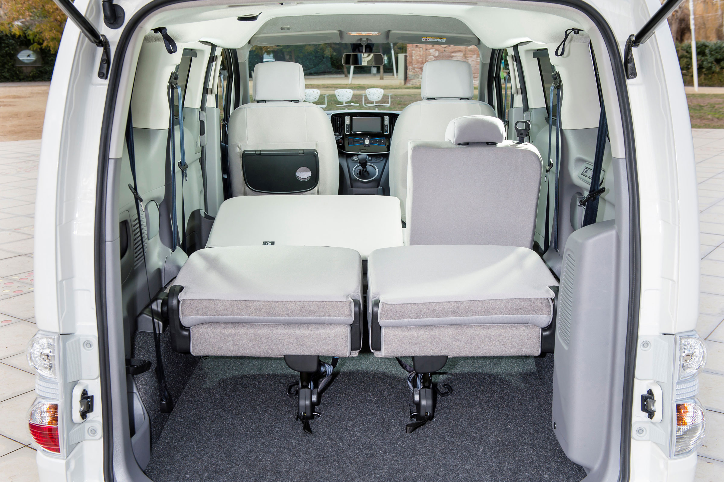 Nissan e-NV200 boot 3