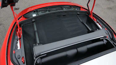 Porsche 911 Targa 4S roof bay