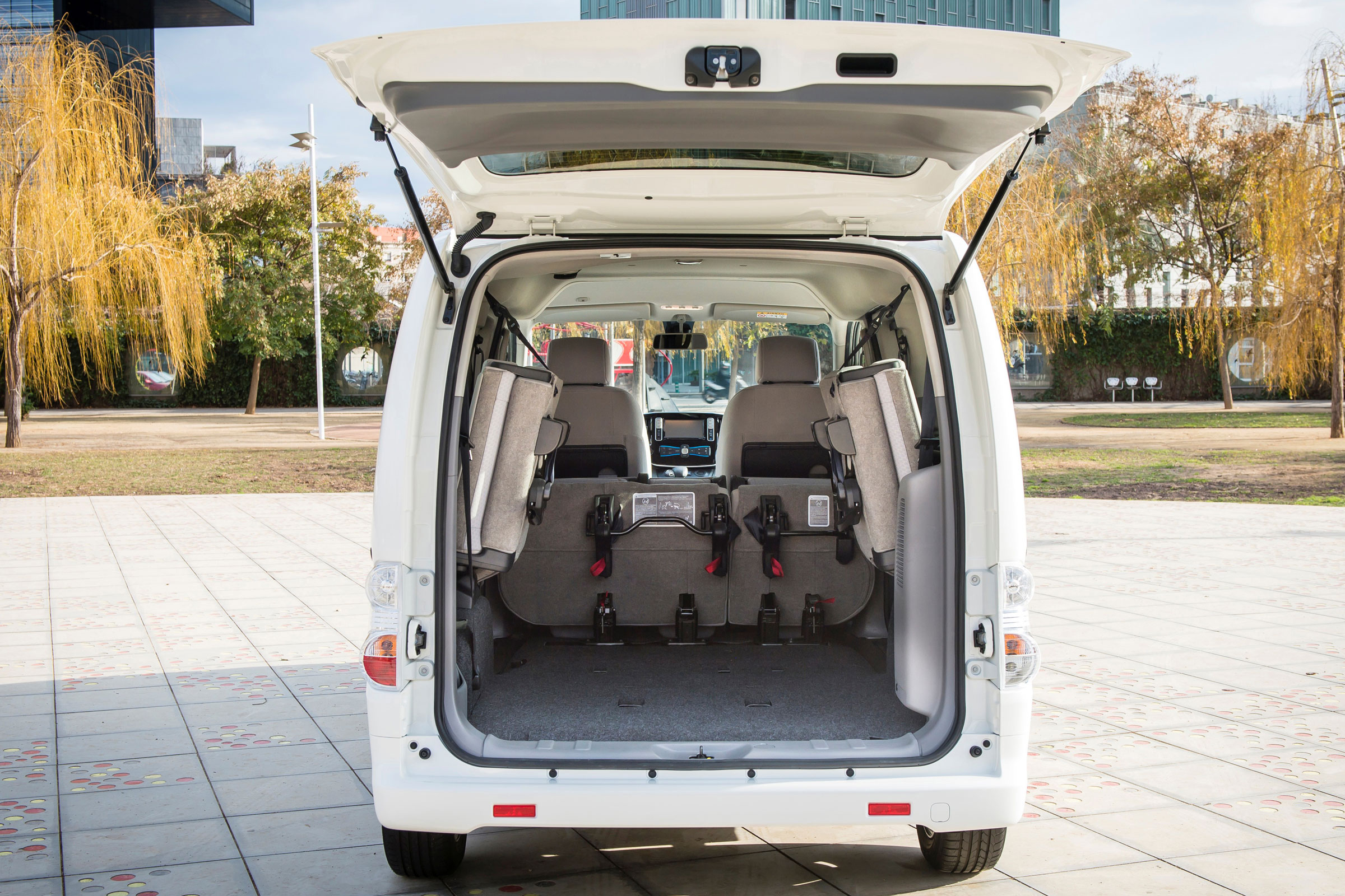 Nissan e-NV200 boot 4