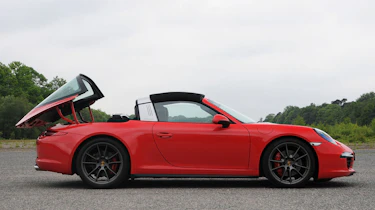 Porsche 911 Targa 4S roof folding