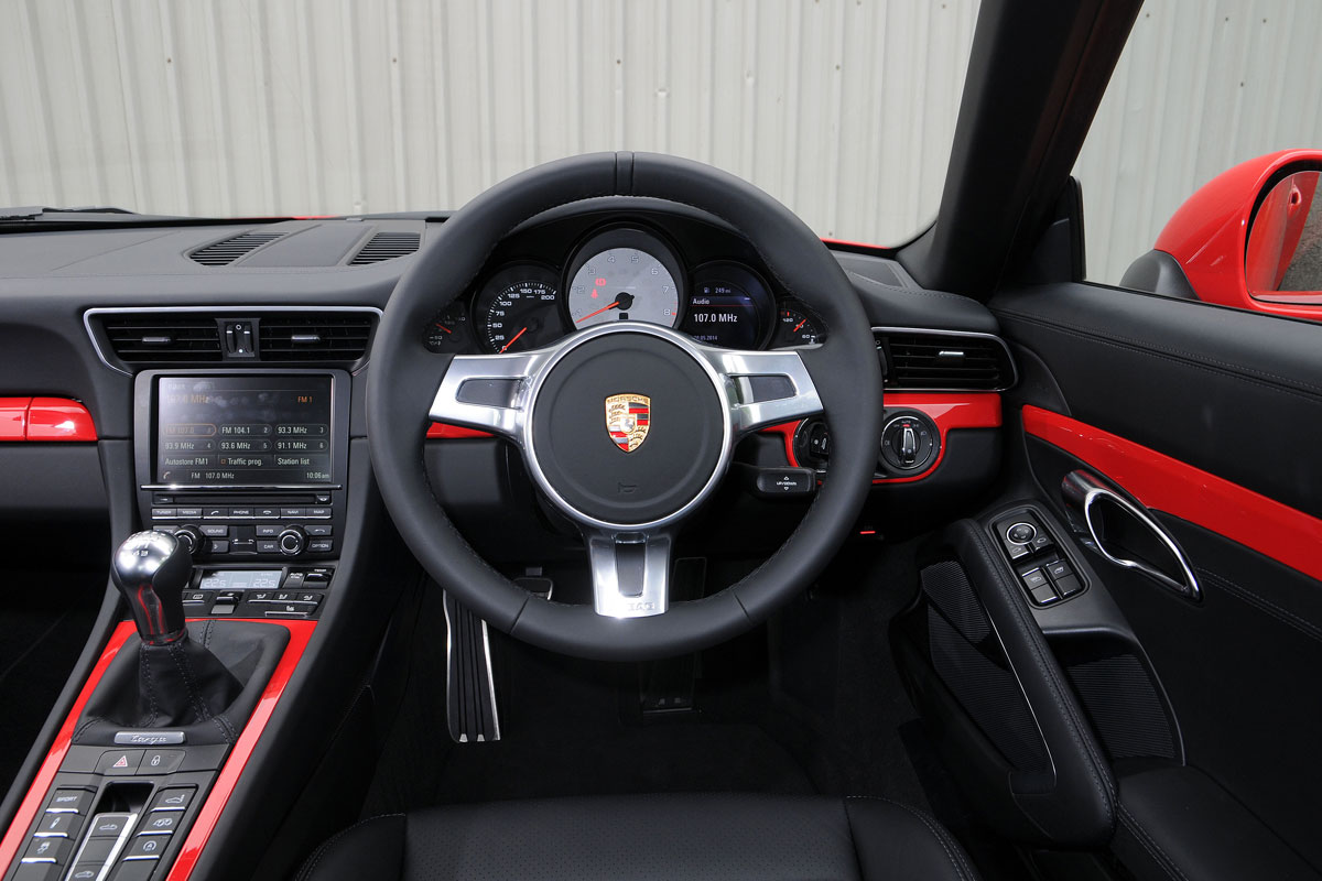 Porsche 911 Targa 4S interior