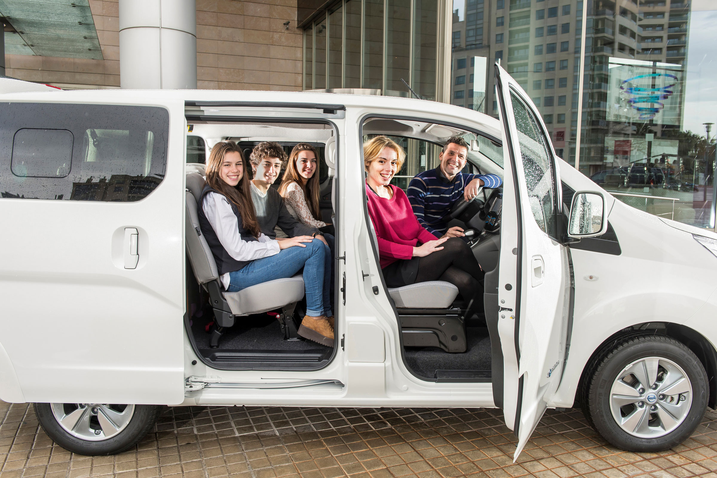 Nissan e-NV200 full