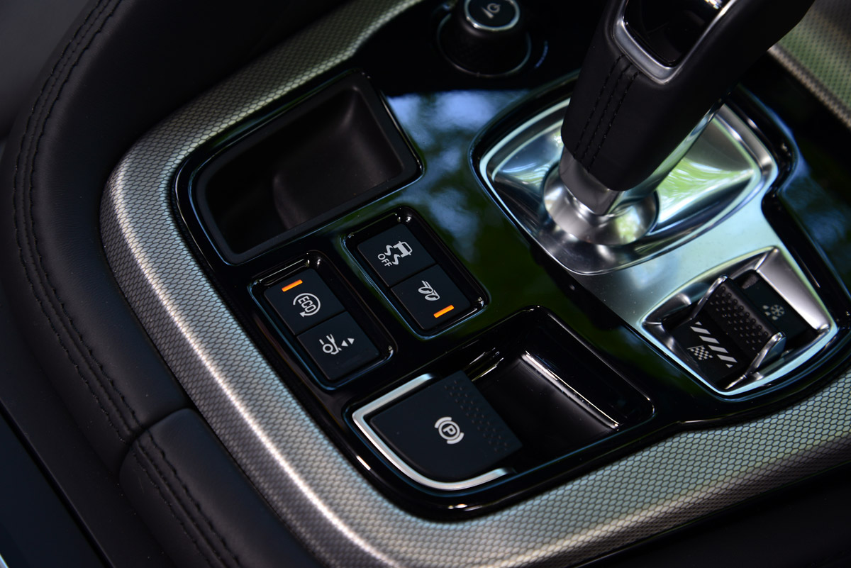 Jaguar F-Type Coupe V6 gearstick