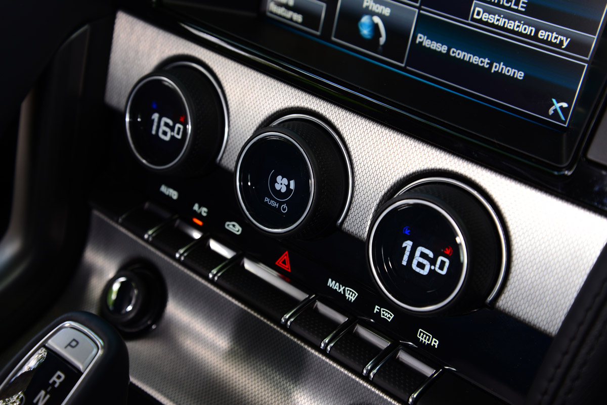 Jaguar F-Type Coupe V6 buttons