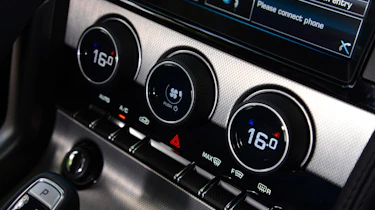 Jaguar F-Type Coupe V6 buttons