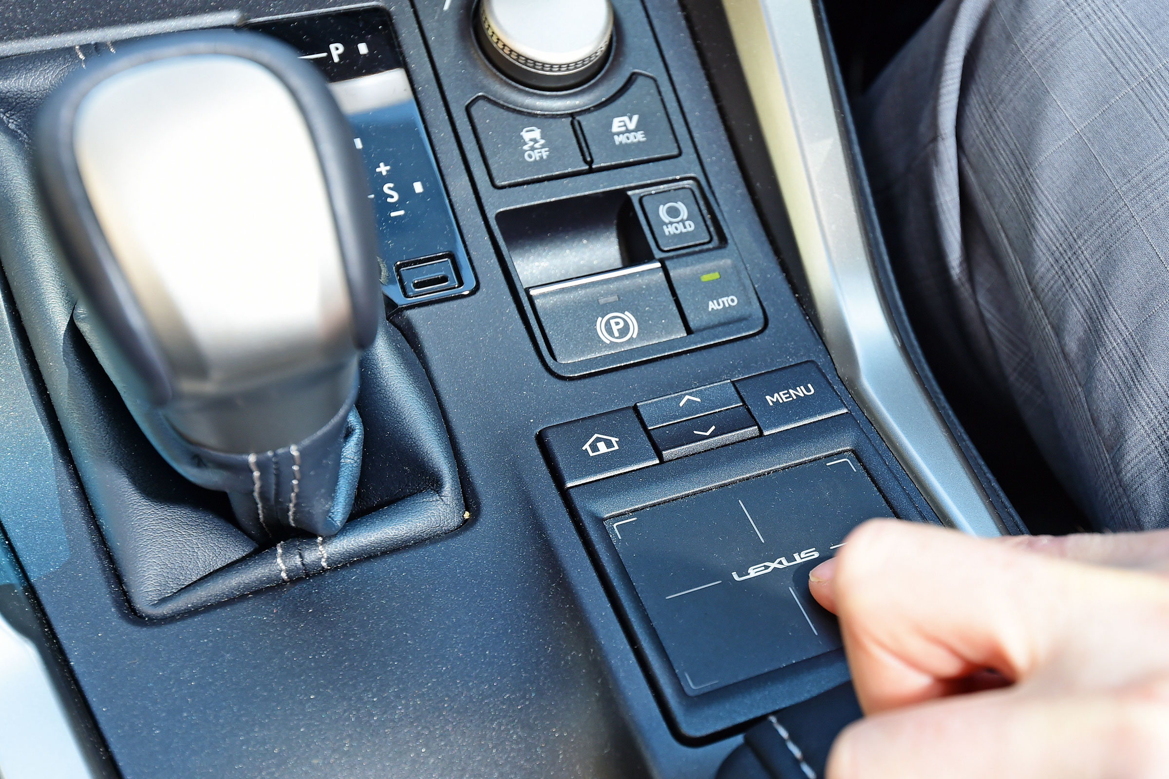 Lexus NX - touchpad controller