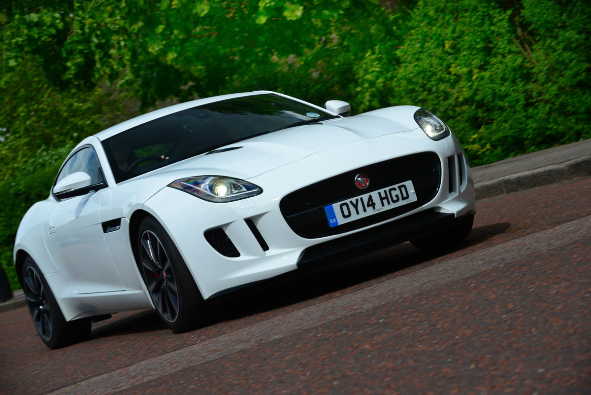 Jaguar F-Type Coupe V6 front1