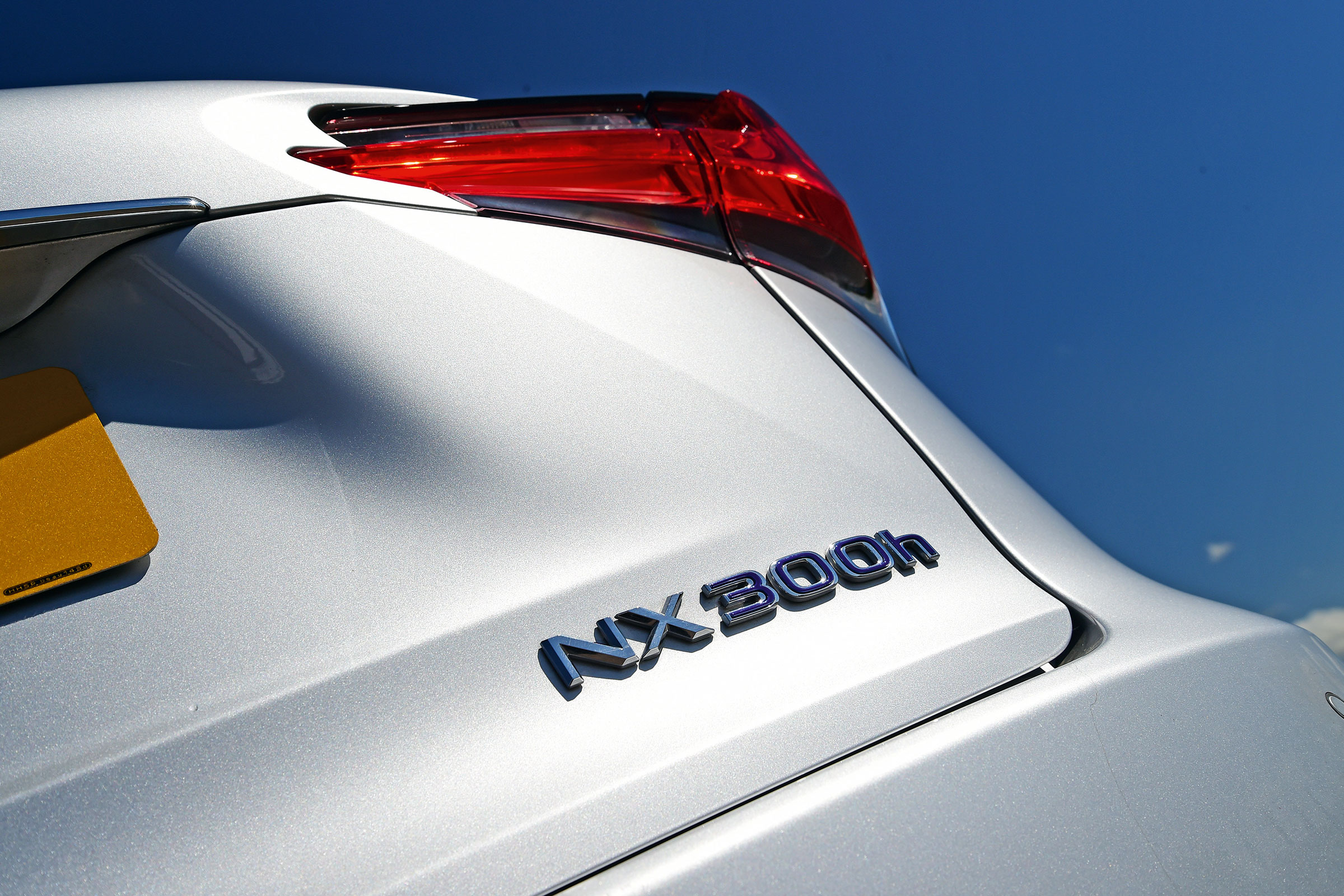 Lexus NX - badge