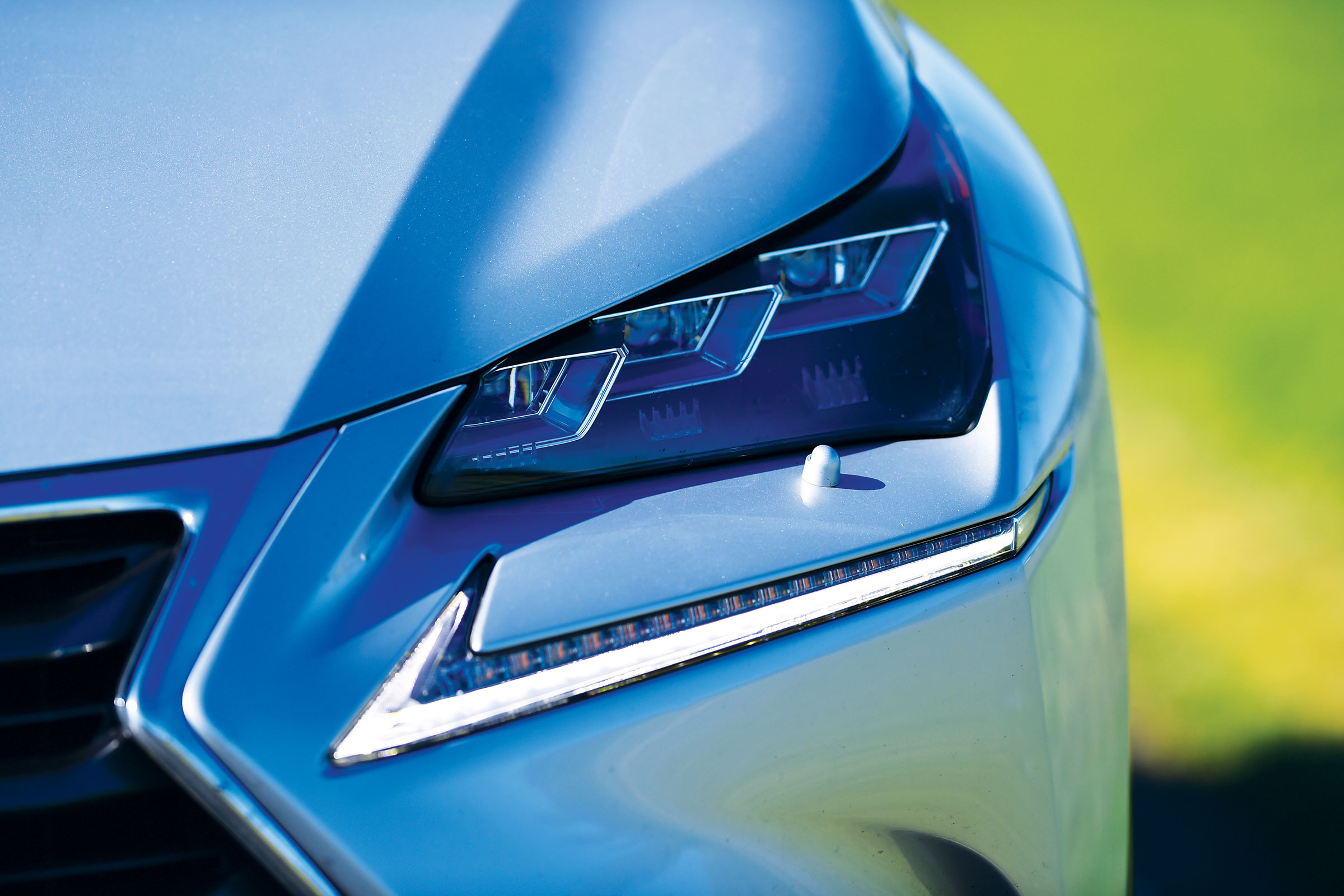 Lexus NX - front lights LEDs