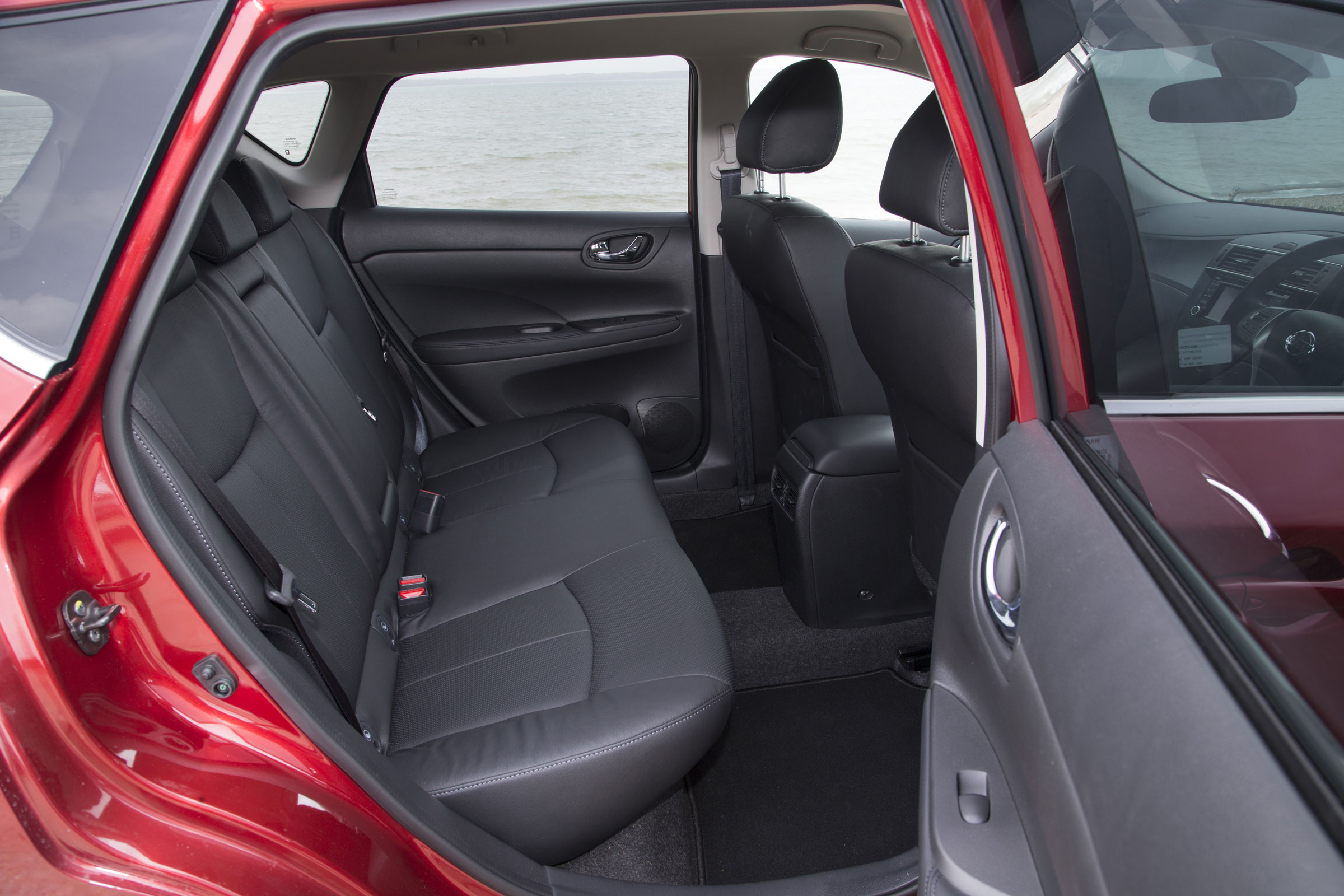 Nissan Pulsar 1.5 dCi Tekna rear seats