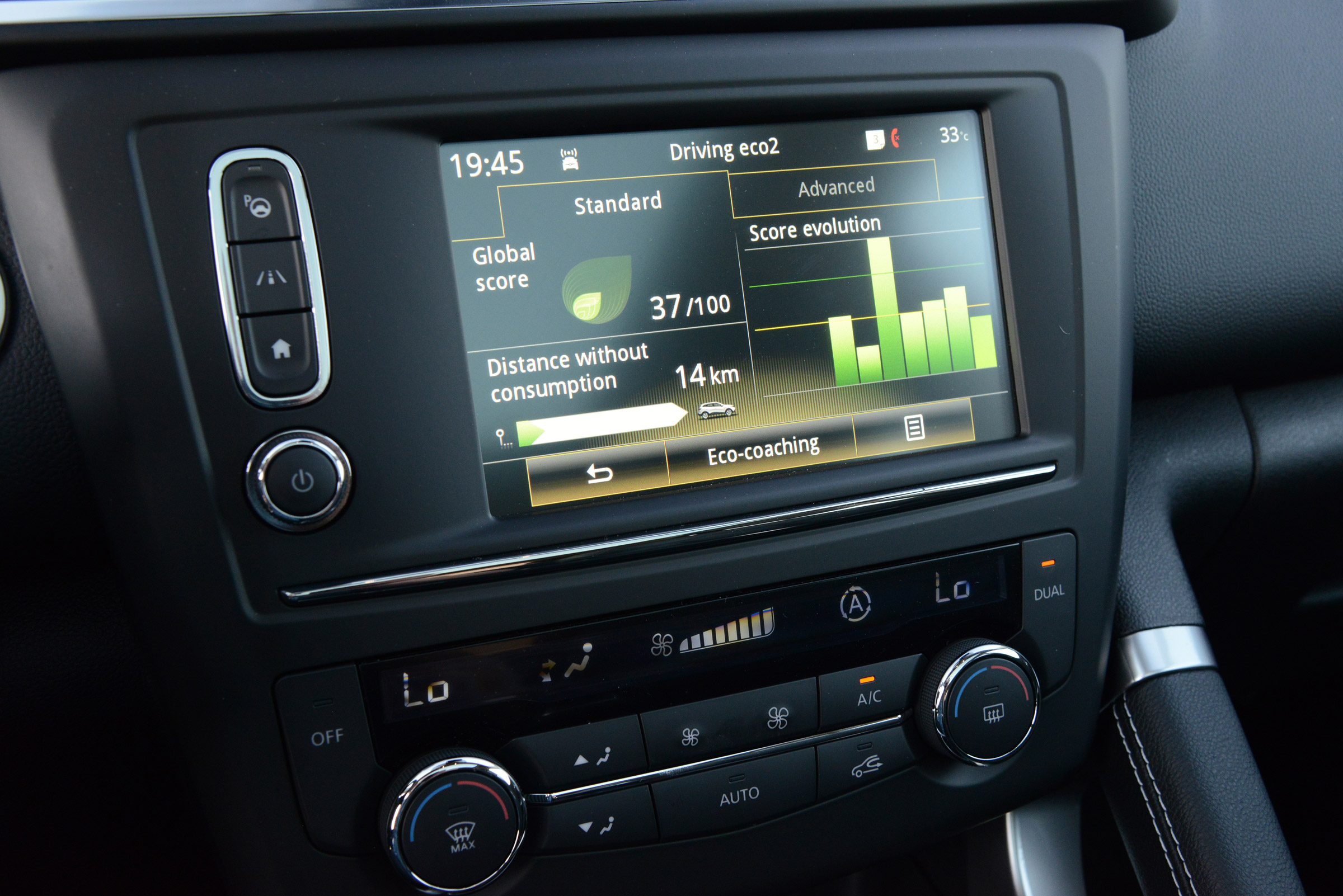New Renault Kadjar 2015 screen
