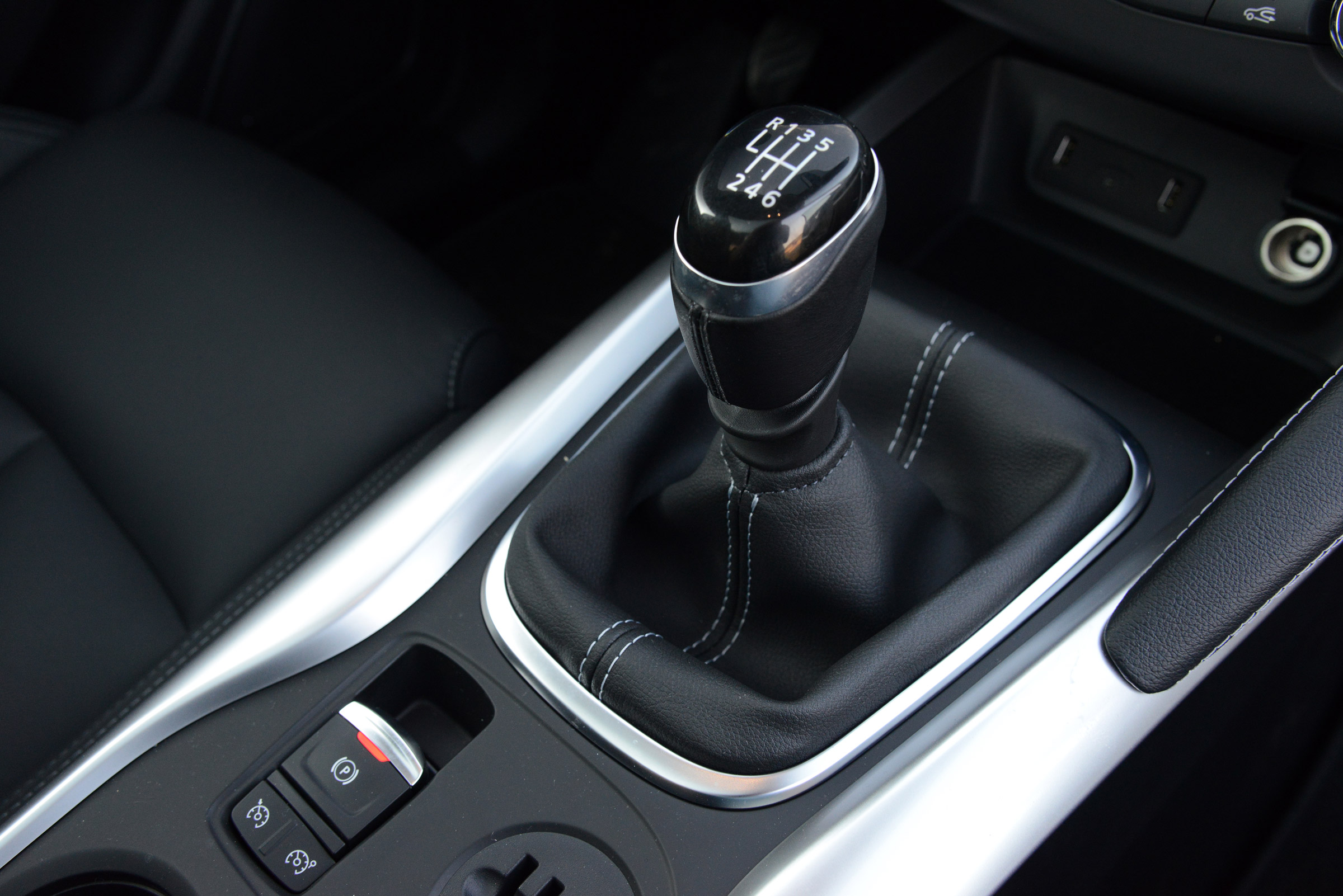 New Renault Kadjar 2015 stick