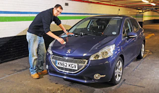 Peugeot 208 front static header