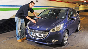 Peugeot 208 front static header